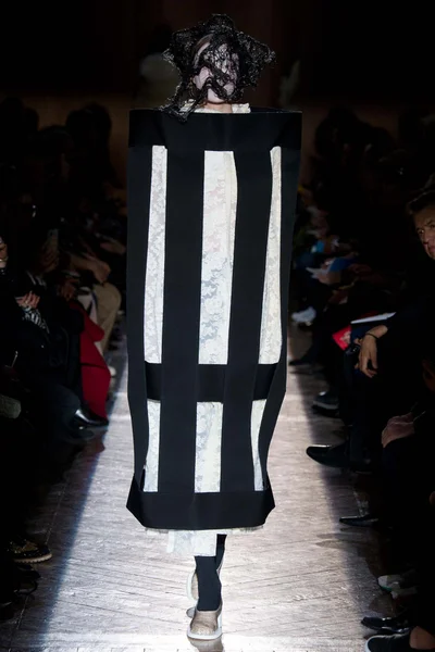 Look 10